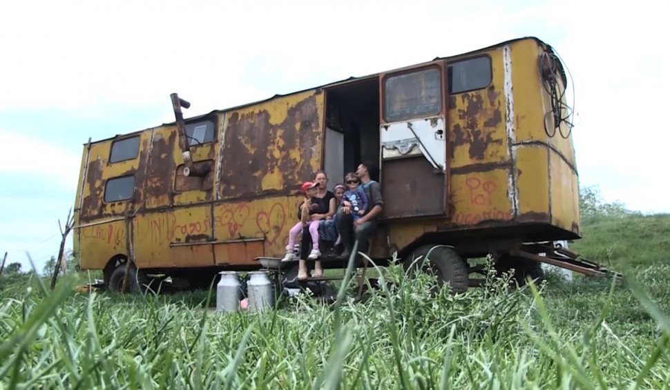 Lecția dureroasă de viață a familiei care trăiește într-un vagon, în Alba Iulia