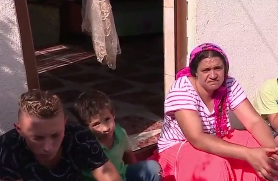Zeci de copii romi, antrenați să fure la Paris. „Nu i-am bătut, nu i-am forțat”