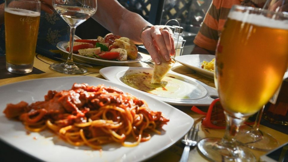 Țara care va reduce impozitele pentru restaurante și serviciile de catering