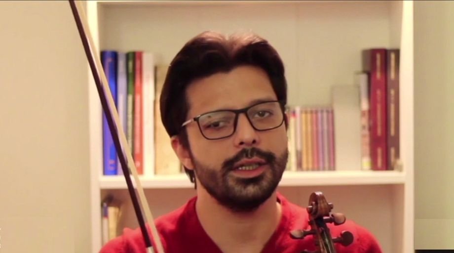 Eroul zilei. Artistul care dă cursuri de vioară gratuite on-line în pandemie
