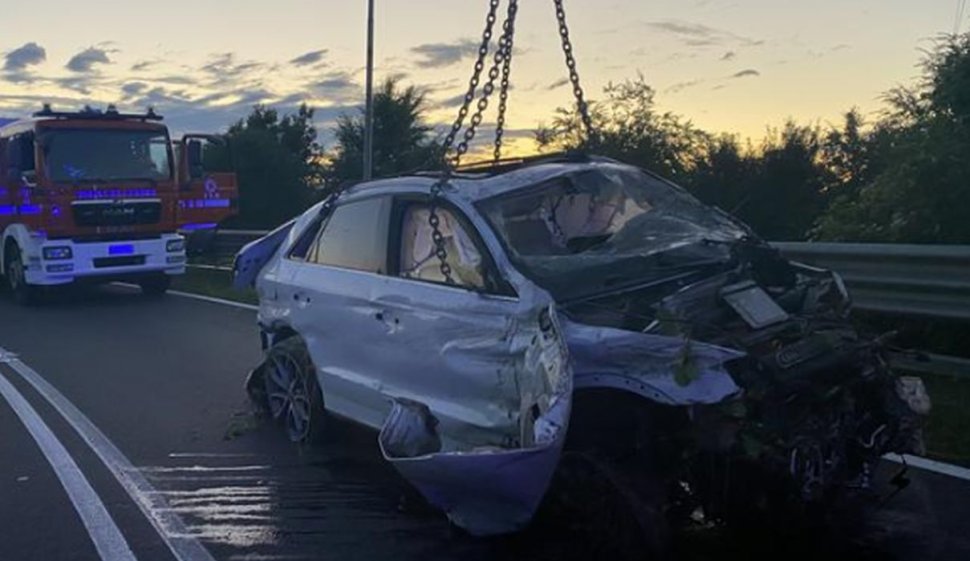 Doi români au murit în Italia după ce mașina în care se aflau s-a prăbușit de pe un pod