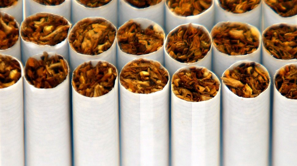 Au furat dintr-un depozit din București 1.400.000 de ţigarete și le-au vândut. Ce au făcut hoții cu banii câștigați