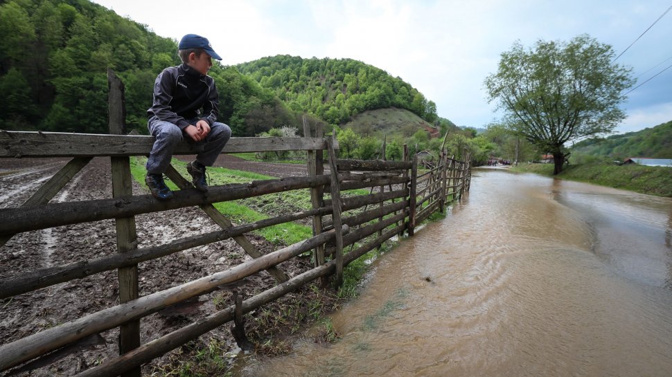 Cod roșu de inundații pe râul Caraș până la ora 14, anunță hidrologii