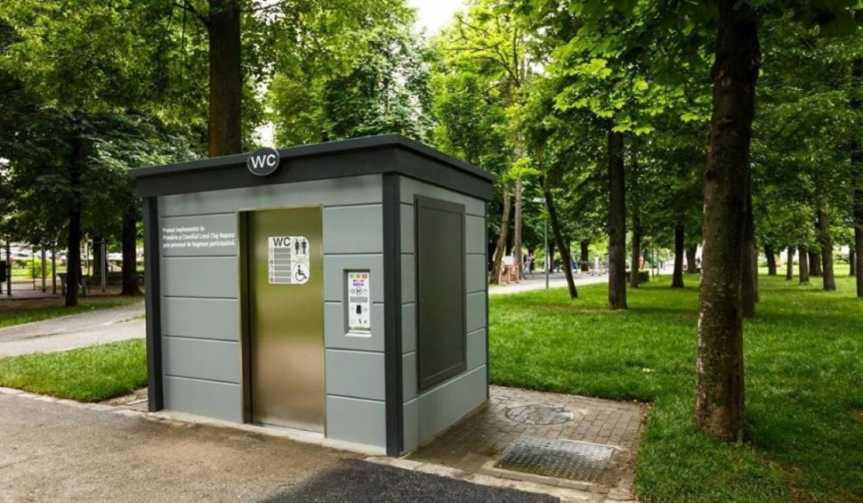 Emil Boc a cumpărat toalete publice la preț de garsonieră, în plină pandemie