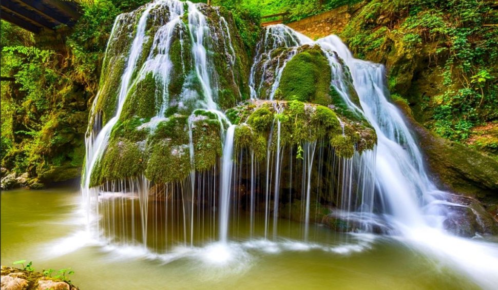 Cea mai frumoasă cascadă din lume, Bigăr, de nerecunoscut după inundațiile din Caraș-Severin