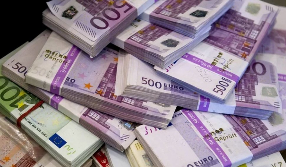 300.000 de euro furați din conturile românilor. Clienți lăsați fără bani de angajatele băncii