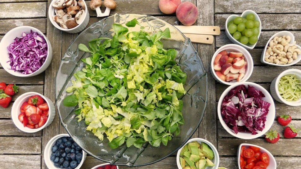 Salata minune care te ajută să slăbești. Ingredientul secret care îți redă silueta de vis. Rețeta zilei 