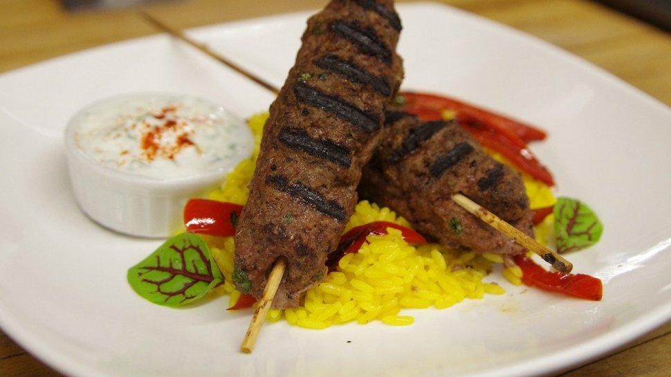 Cum să prepari cel mai bun kebab chiar la tine acasă. Este rețeta secretă a bucătarilor!  