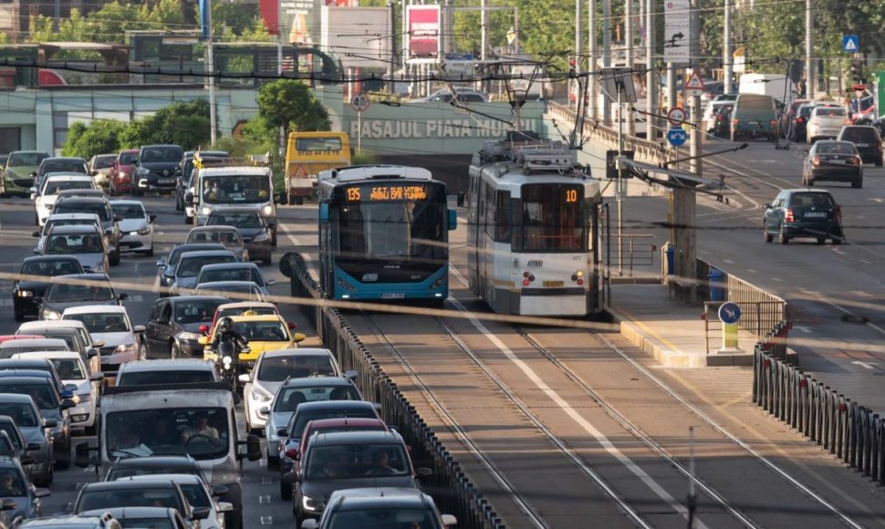 Autobuzele din București pot circula pe banda unică: "Timpul de călătorie se reduce cu 30%"