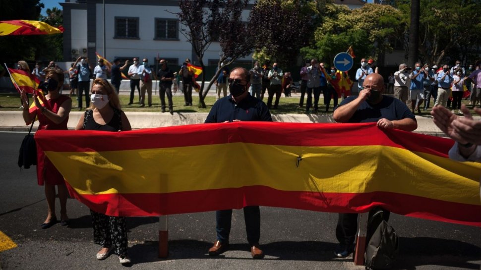 Mii de români din Spania, izolaţi la domiciliu şi obligaţi să respecte restricţii drastice