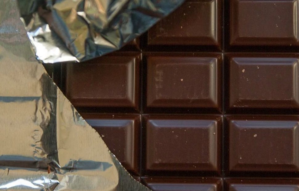 Adevărul despre ciocolata neagră. Ce se întâmplă, de fapt, în corpul tău imediat după ce o mănânci