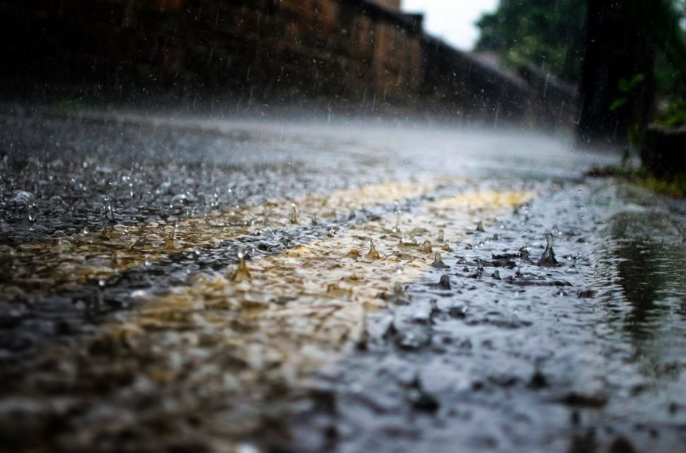 Prognoza METEO: Vremea se va răci accentuat! Jumătate din țară sub cod galben de ploi