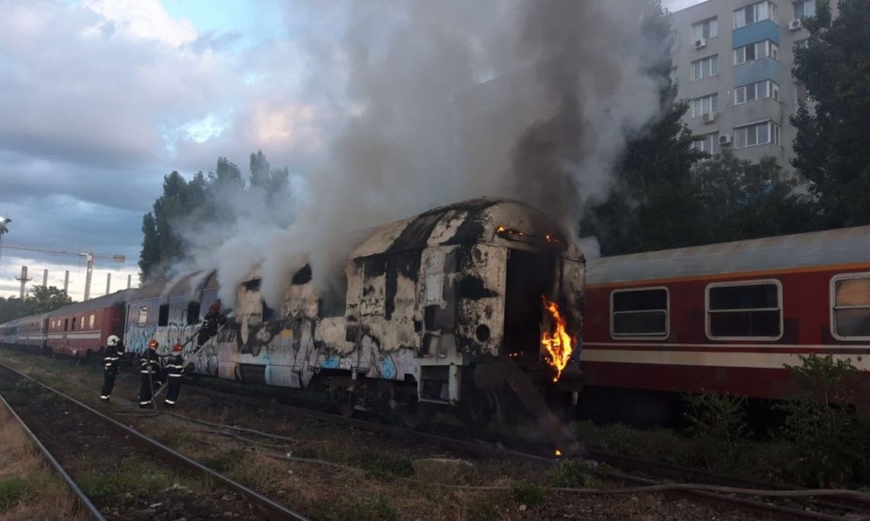 Tren în flăcări în județul Teleorman! Pompierii au intervenit de urgență