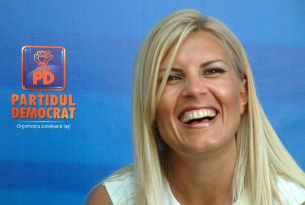 De nerecunoscut! Cum arăta Elena Udrea în tinerețe. Era brunetă și avea părul creț - Galerie FOTO 671333