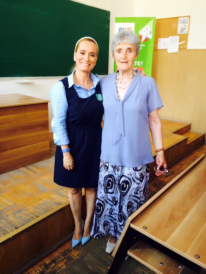 Nu mai seamănă cu ea. Cum arăta Andreea Esca acum 30 de ani și ce studii are de fapt vedeta Pro Tv. FOTO 671392