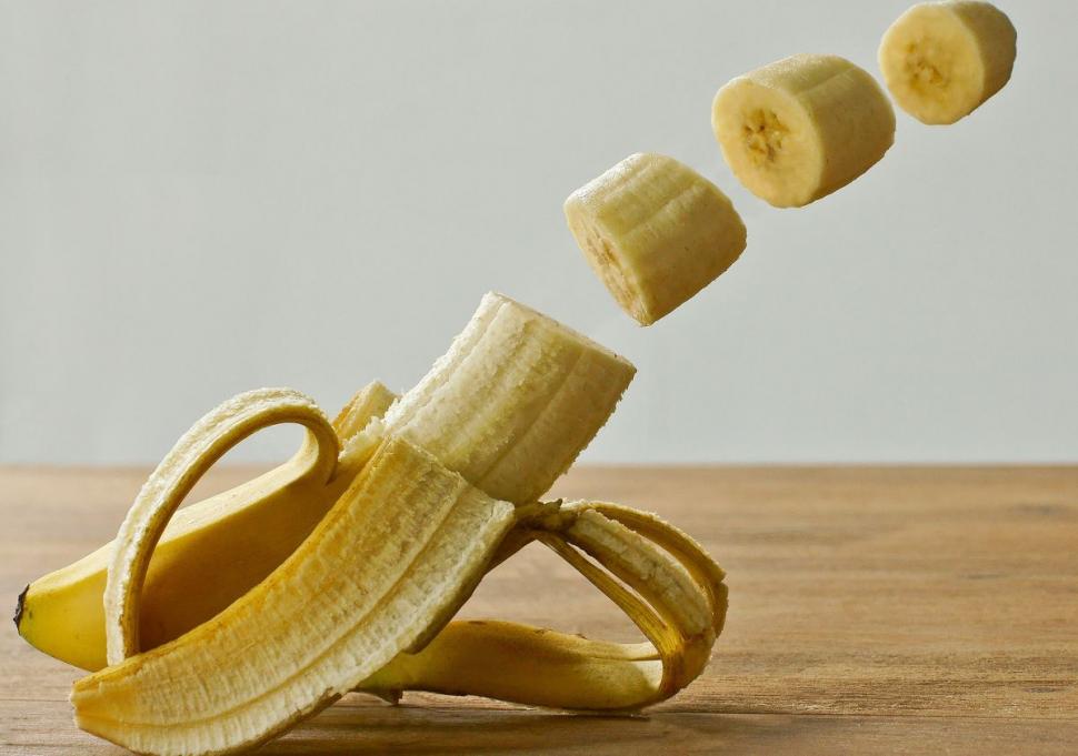De ce nu e bine să mănânci banane vara? Secretul dezvăluit de medici şi la care nici nu ne gândeam 671478