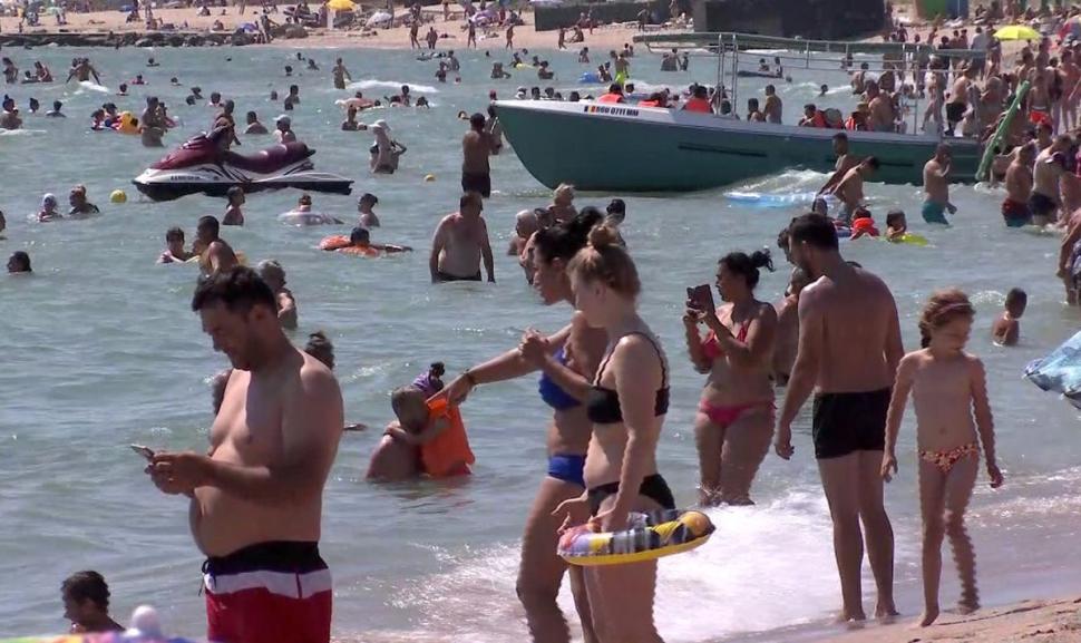 FOTO! Weekend aglomerat pe litoralul românesc! Plajele, invadate de zeci de mii de turiști - Imagini incredibile 671739