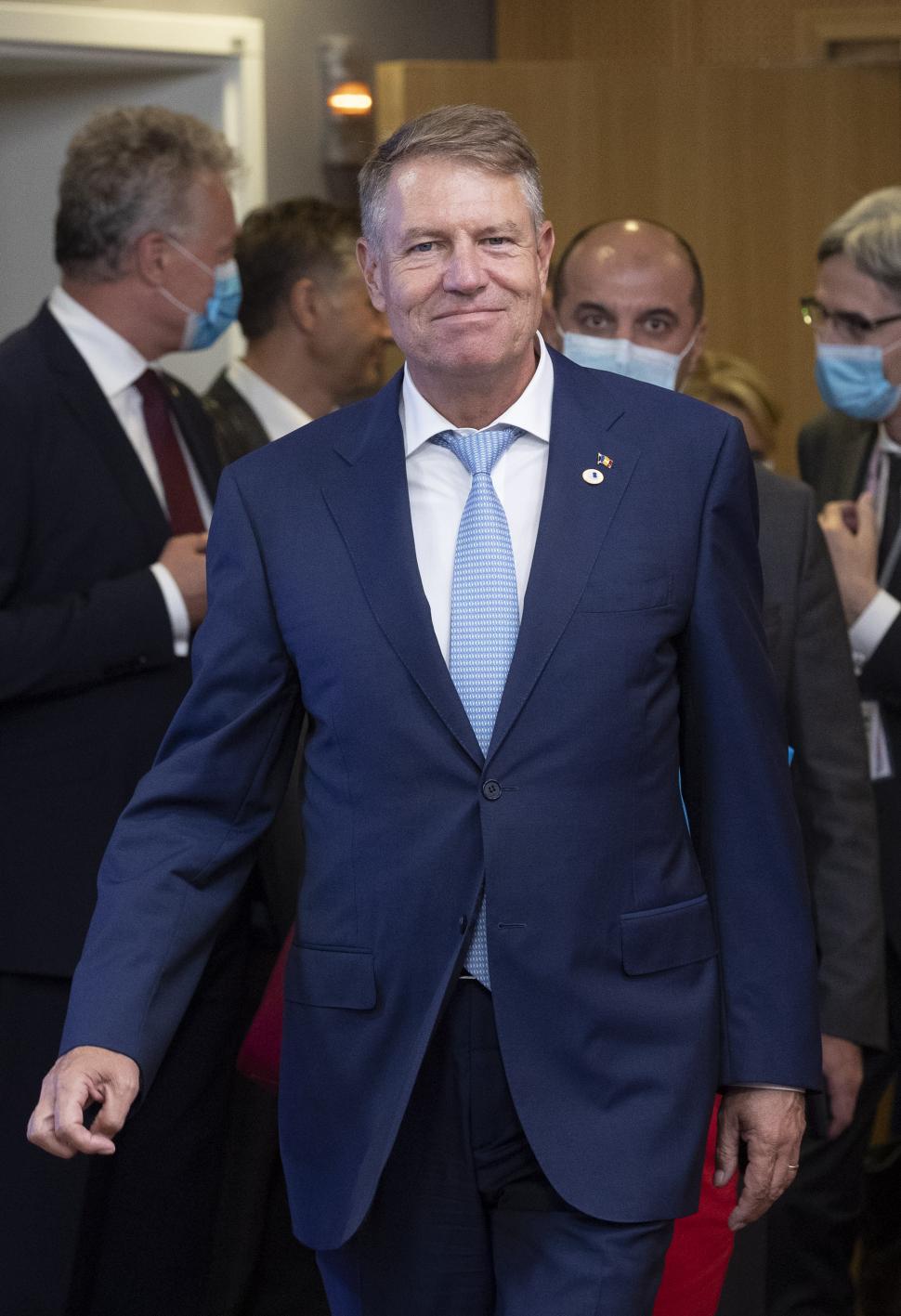 Cum a fost surprins preşedintele Iohannis, la summitul UE de la Bruxelles. Sigurul fără mască - GALERIE FOTO 671984