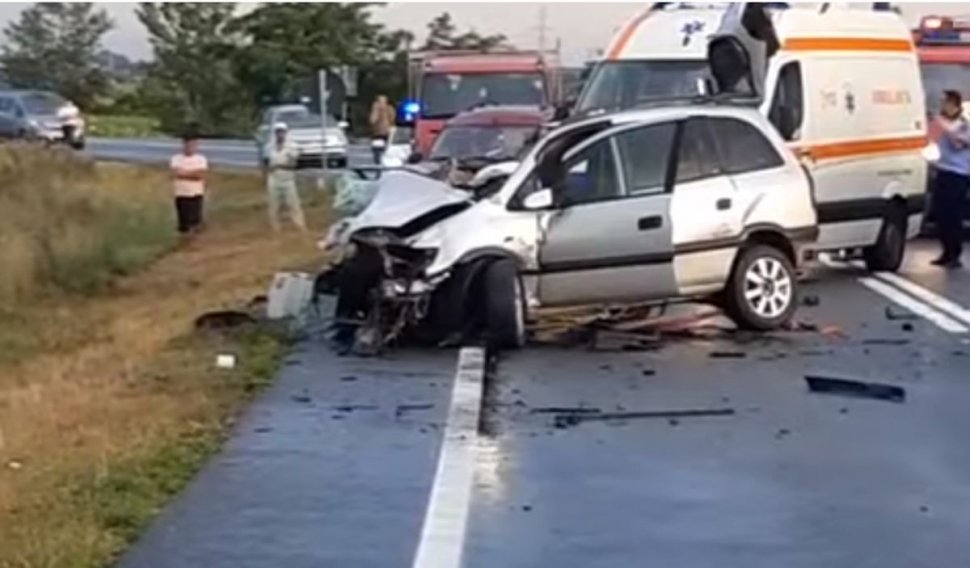 Un lider PSD a murit după ce mașina în care se afla a intrat într-o mașină cu lemne. Accident cumplit 