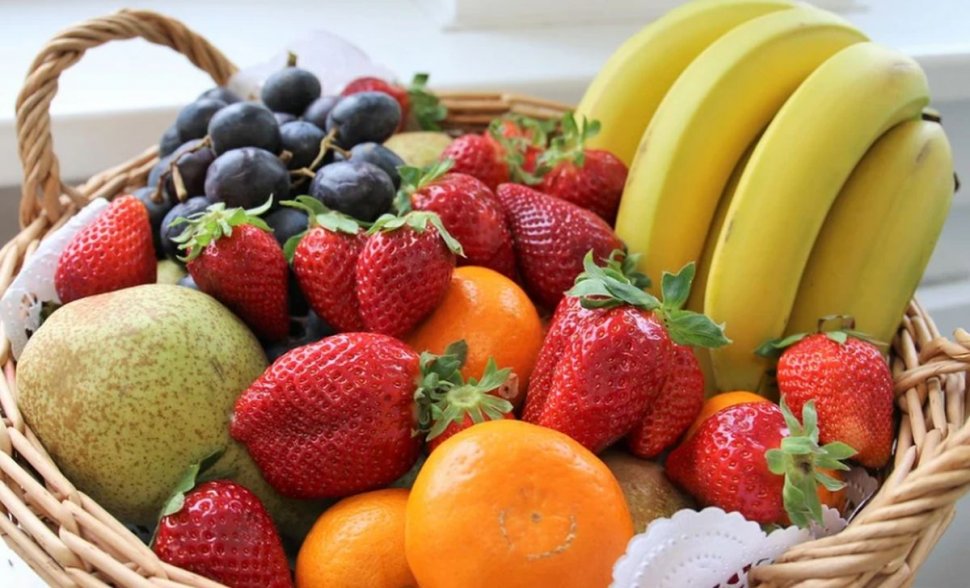 Nu amestecați bananele cu aceste fructe în salată! Combinația vă poate îmbolnăvi! Greața este primul simptom