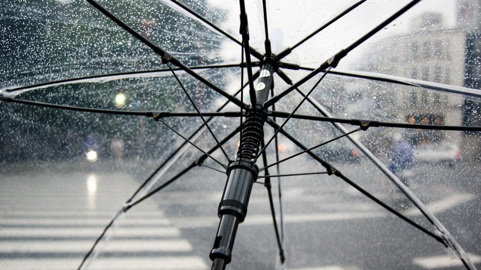 Pregătiți umbrelele! ANM a emis o informare de vreme rea pentru toată țara! Prognoza METEO 24 iulie 2020