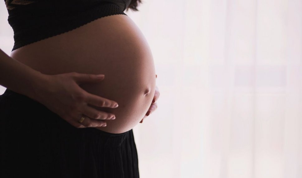 Tânără însărcinată din Argeș, rezultat COVID-19 fals-pozitiv: "M-a marcat pe viață"
