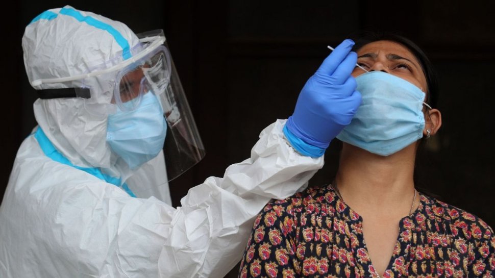 Record absolut de cazuri de coronavirus în România! 35 de decese și peste 400 de pacienți internați la ATI 