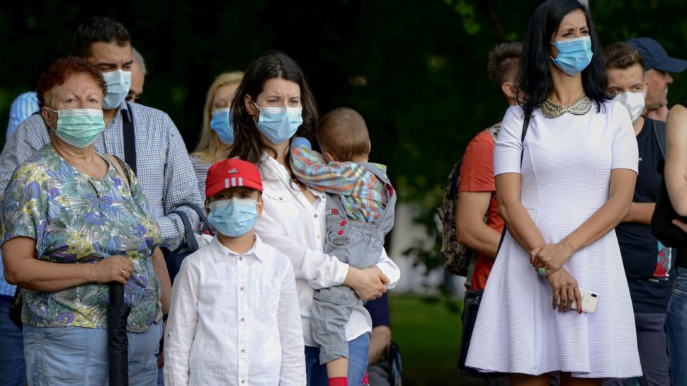 DOCUMENT. Masca de protecție devine obligatorie și în aer liber, în București. Unde trebuie să purtați mască începând de mâine