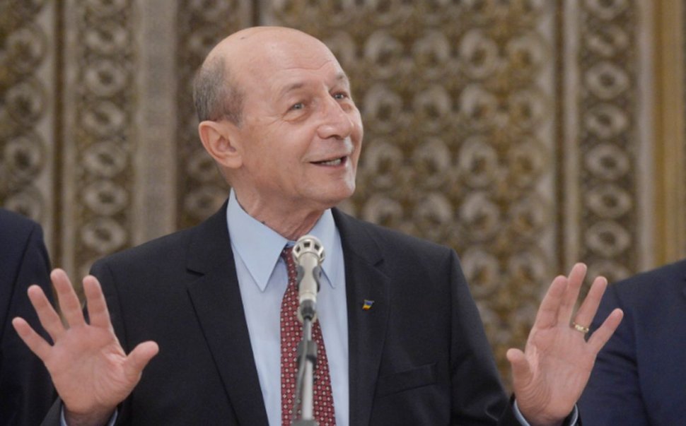 Marele joc pregătit pentru alegeri. În favoarea cui joacă Traian Băsescu?