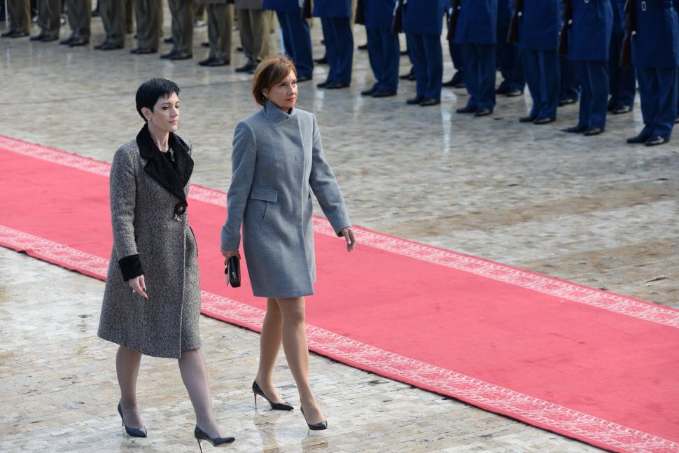 Cât de bogată e femeia din umbra lui Klaus Iohannis. Ce salariu câştigă Delia Dinu de la Administraţia Prezidenţială şi ce avere are - GALERIE FOTO 673603