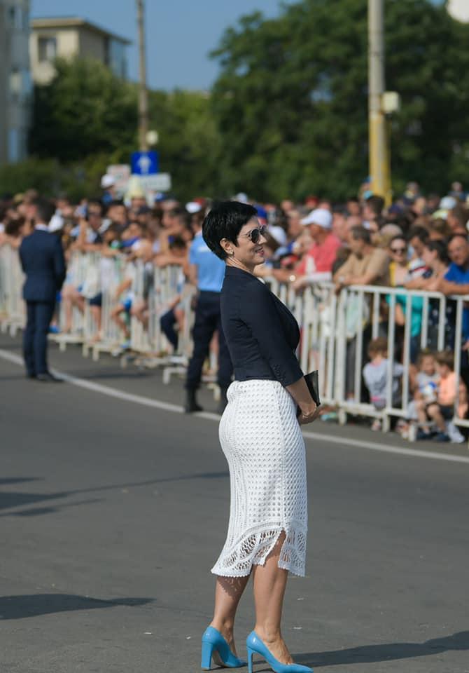 Cât de bogată e femeia din umbra lui Klaus Iohannis. Ce salariu câştigă Delia Dinu de la Administraţia Prezidenţială şi ce avere are - GALERIE FOTO 673607