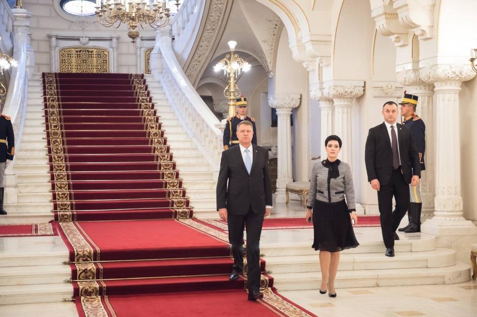 Cât de bogată e femeia din umbra lui Klaus Iohannis. Ce salariu câştigă Delia Dinu de la Administraţia Prezidenţială şi ce avere are - GALERIE FOTO 673609