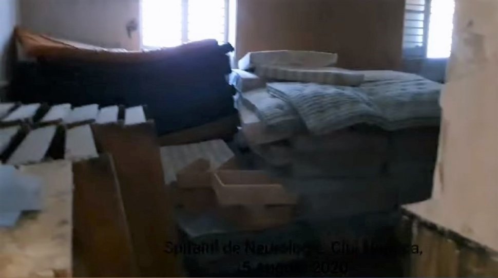 Imagini cu puternic impact emoțional din spitalul din Cluj: ”Colcăie șobolanii. Acele saltele mizere, infectate, sunt acolo de ani de zile, gunoiul și mucegaiul au peste 100 de ani" - VIDEO