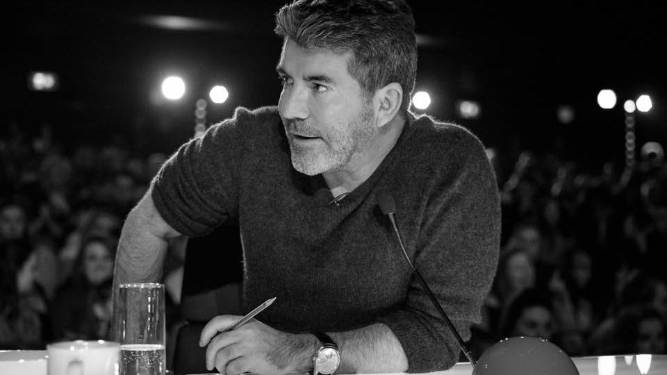 Cel mai celebru jurat X Factor, la un pas să rămână în scaun cu rotile. A fost operat de urgență. Fanii sunt îngroziți de ceea ce a pățit 674182