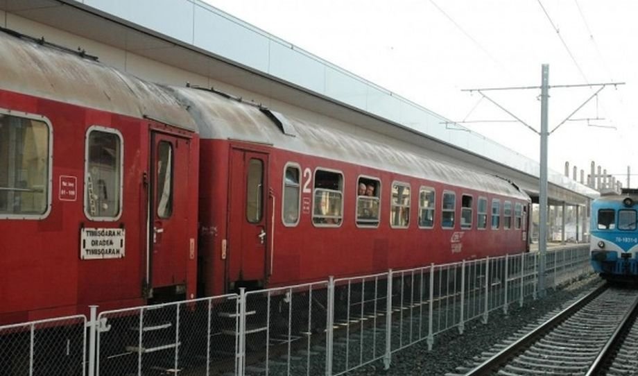 Un tren a luat foc pe Valea Prahovei: 200 de pasageri, evacuați de urgență