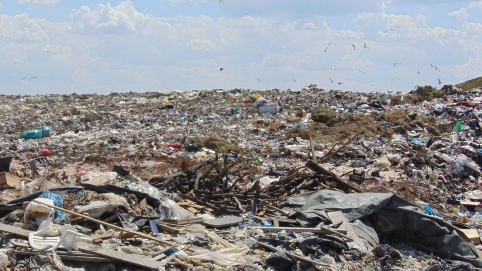 Groapa de gunoi de la Chiajna a fost declarată ilegală. Primarul Sectorului 1 îi cere demisia ministrului Mediului