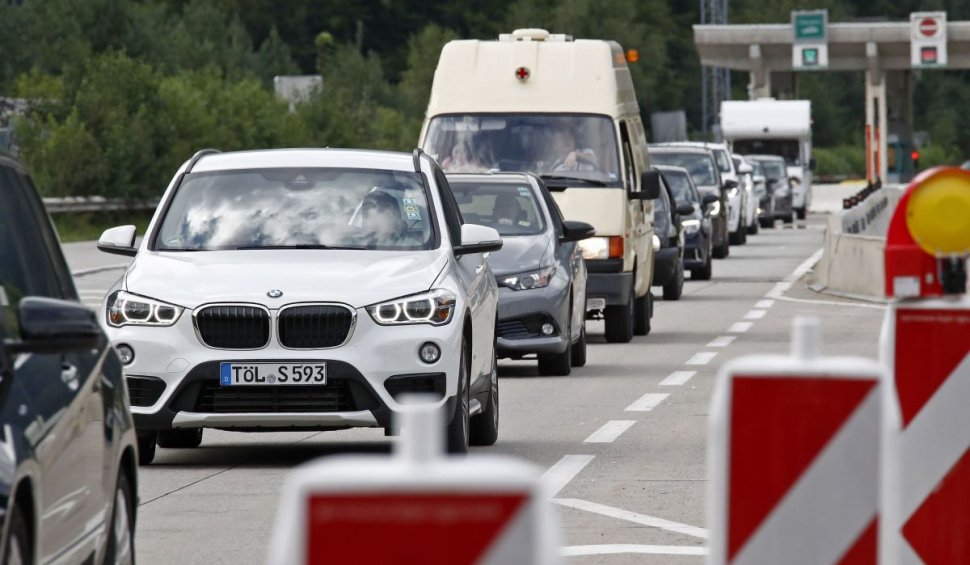 Un român și-a uitat fiica într-o parcare de pe o autostradă din Austria