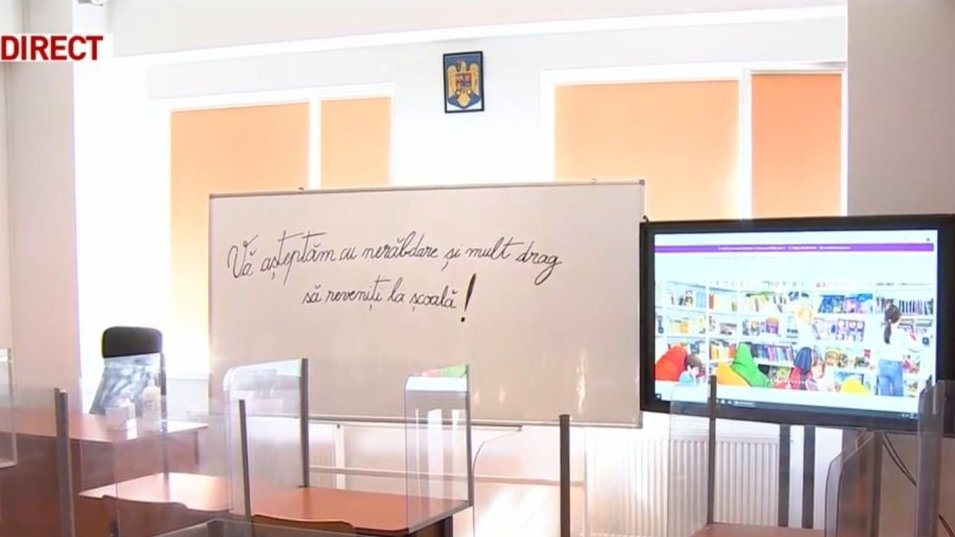 Cum arată şcolile din Bucureşti unde au fost montate panouri de plexiglas