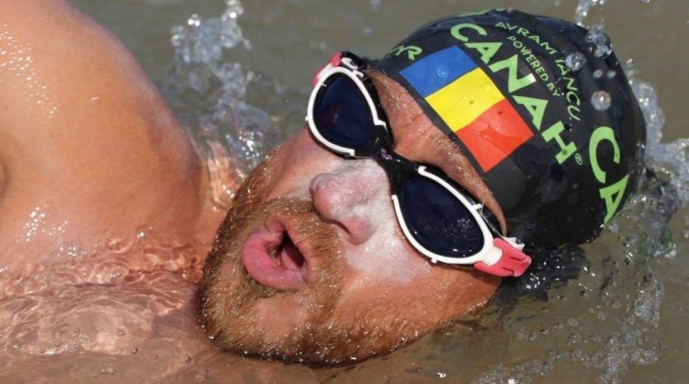 Record național de înot, stabilit de Avram Iancu. E primul român care a înotat continuu 24 de ore