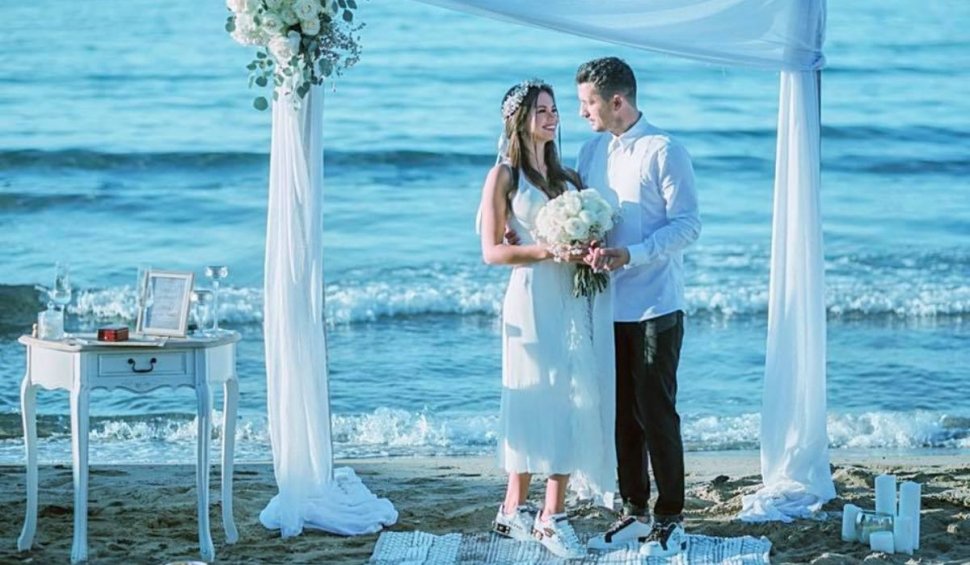 Flick "Domnul Rimă" s-a căsătorit cu Denisa Hodișan pe o plajă din Creta: "Din august, pentru totdeauna"
