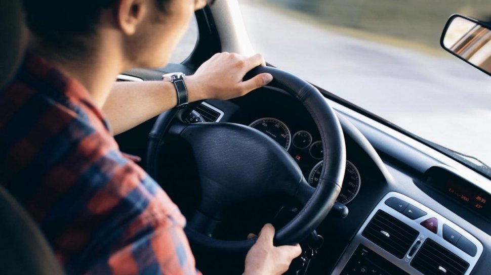 Un șofer din București care făcea ride-sharing își agresa sexual clientele 