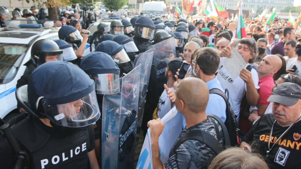 Proteste violente în Bulgaria. Altercații puternice între bulgari și forțele de ordine