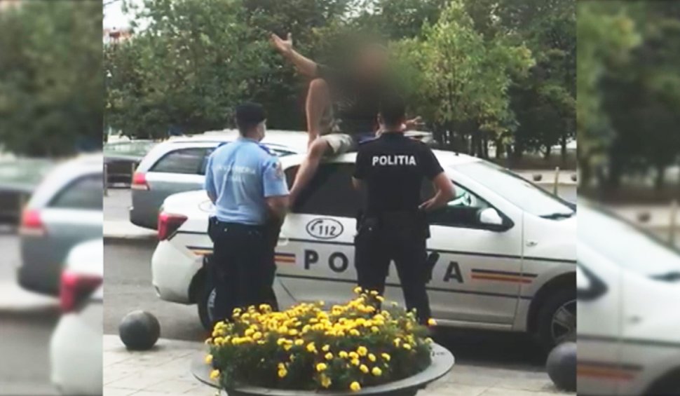 Un bărbat s-a urcat pe maşina poliţiei, în centrul Capitalei, nemulţumit că nu este lăsat să protesteze