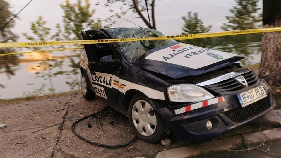 Accident pe DN3, pe sensul București-Pantelimon. O mașină de poliție a intrat într-un stâlp