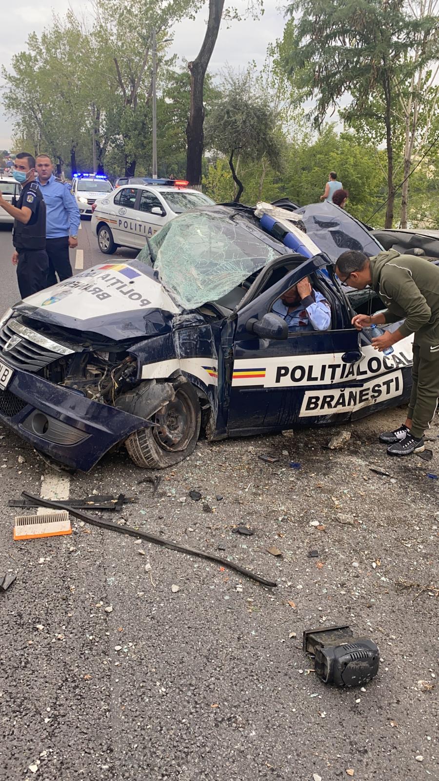 Accident pe DN3, pe sensul București-Pantelimon. O mașină de poliție a intrat într-un stâlp 676626