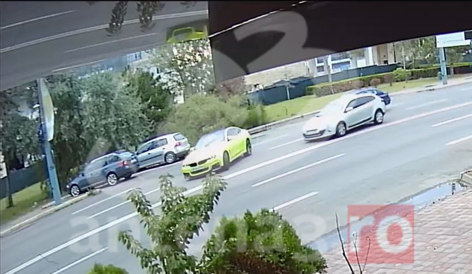 Şoferul unui BMW întoarce pe linie continuă şi provoacă un accident cu cinci maşini, în Mamaia