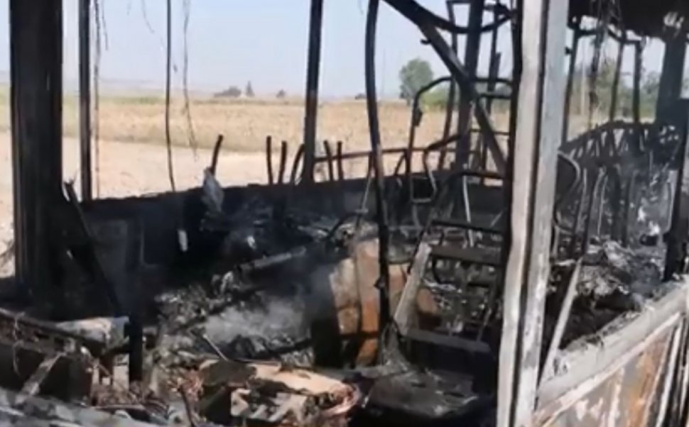 Autobuz incendiat intenționat într-o localitate din Botoșani