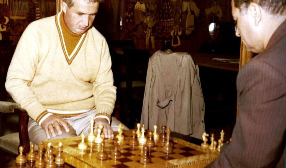 Celebra masă de șah a lui Nicolae Ceaușescu a fost scoasă la licitație. Care este prețul de pornire 