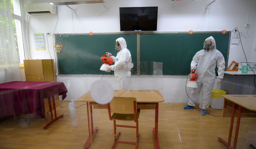 Cursuri suspendate și clase închise în Capitală, după ce mai mulți elevi au fost infectați cu coronavirus