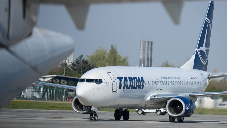 Un avion TAROM a aterizat de urgență pe Aeroportul Otopeni. 187 de pasageri, debarcați de urgență 
